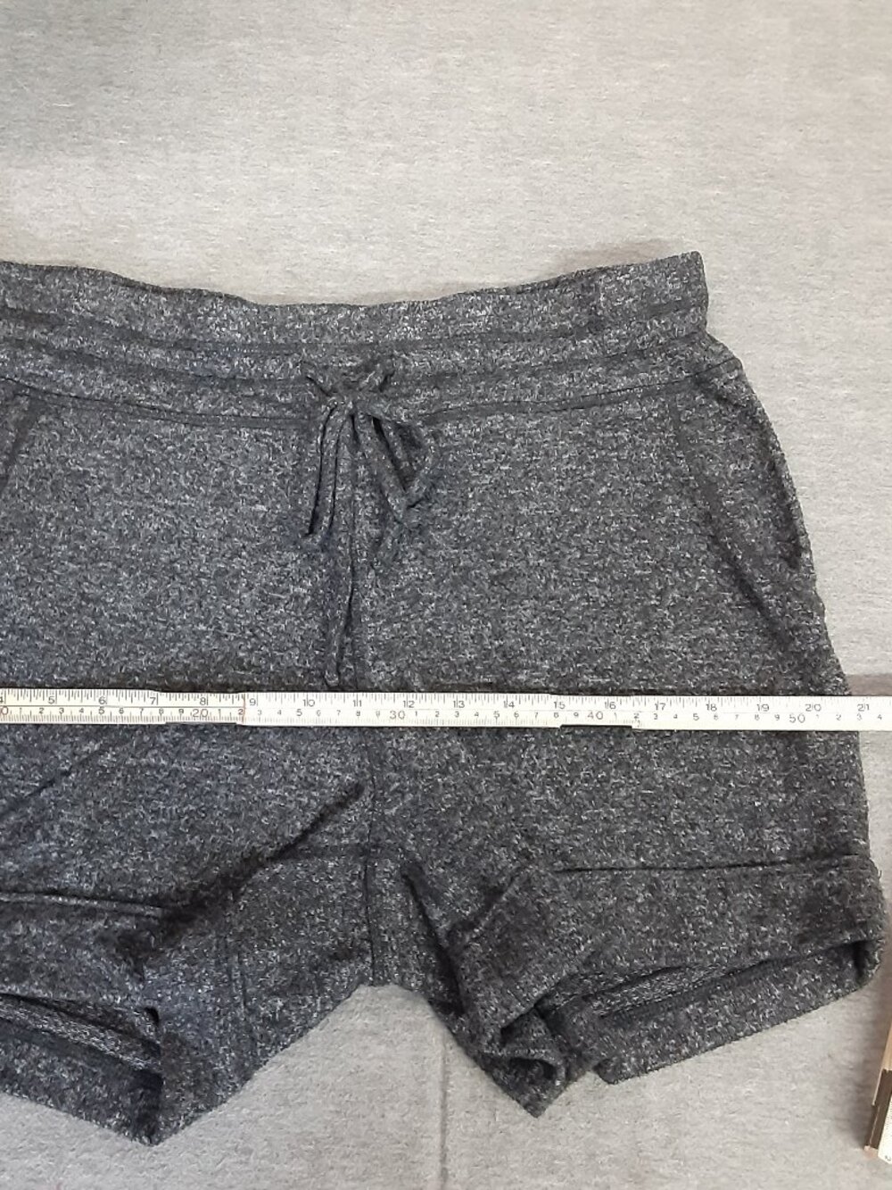 Active Life Woman's Shorts Size XL Elastic Waist Pull-on Pockets Drawstring Gray - Picture 4 of 9